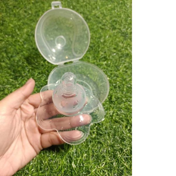 Silicone Nipple Protector/Shield with Carrying Box (1 Pcs)